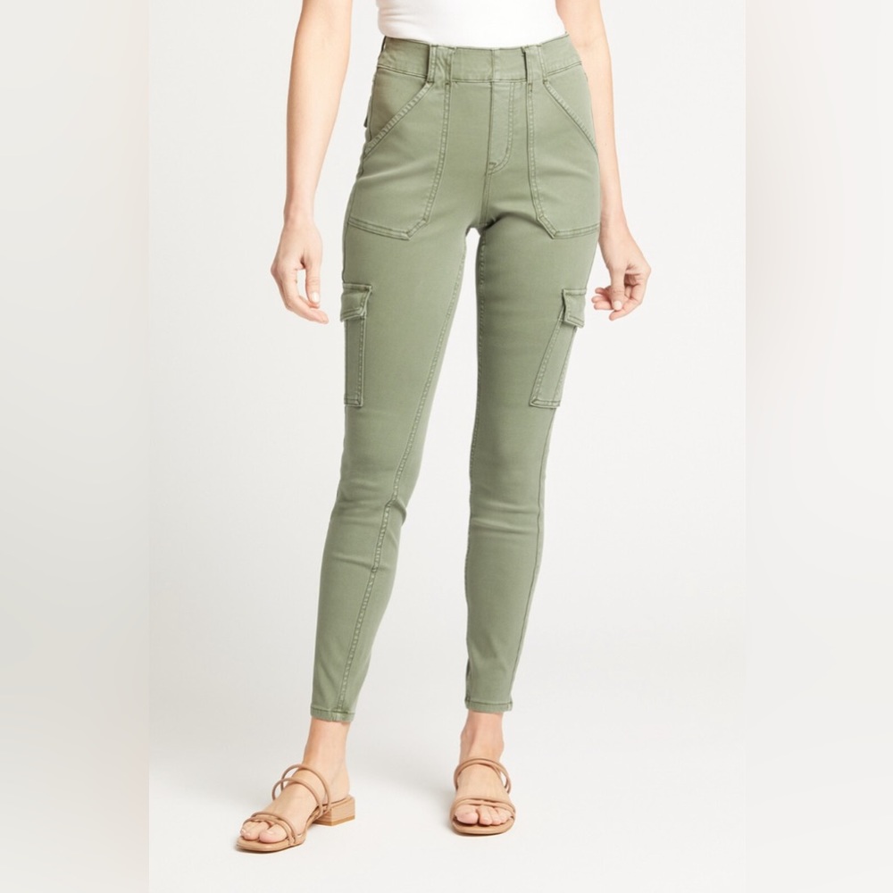 SPANX Stretch Twill Ankle Cargo Pants in Soft Green Size M